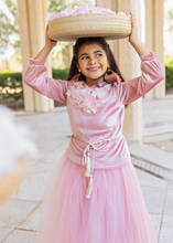 Load image into Gallery viewer, دراعة الورد الوردية ( جاهزة للتوصيل )