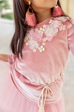 Load image into Gallery viewer, دراعة الورد الوردية ( جاهزة للتوصيل )