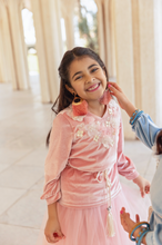 Load image into Gallery viewer, دراعة الورد الوردية ( جاهزة للتوصيل )