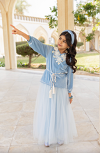 Load image into Gallery viewer, دراعة الورد السماوية (جاهزة للتوصيل)