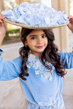 Load image into Gallery viewer, دراعة الورد السماوية (جاهزة للتوصيل)