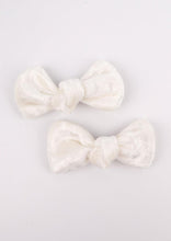 Load image into Gallery viewer, White velvet Hair clip  by
