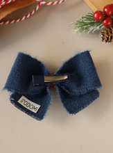 Load image into Gallery viewer, Wool clips
