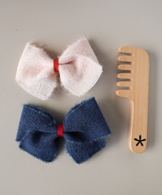 Load image into Gallery viewer, Wool clips
